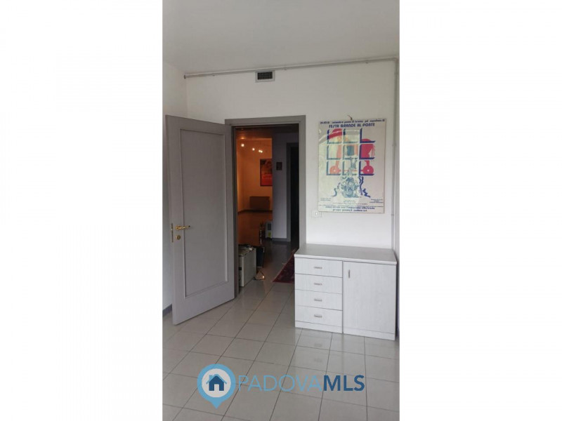 Immobile in esclusiva al Gruppo Padova MLS
In elegante palazzo direzionale di rappresentanza, pro...