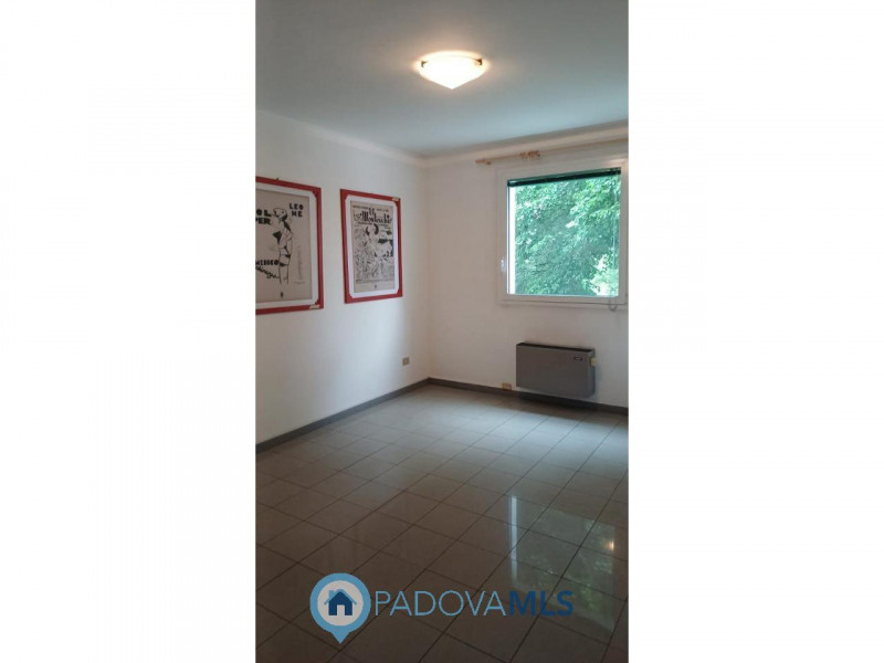 Immobile in esclusiva al Gruppo Padova MLS
In elegante palazzo direzionale di rappresentanza, pro...