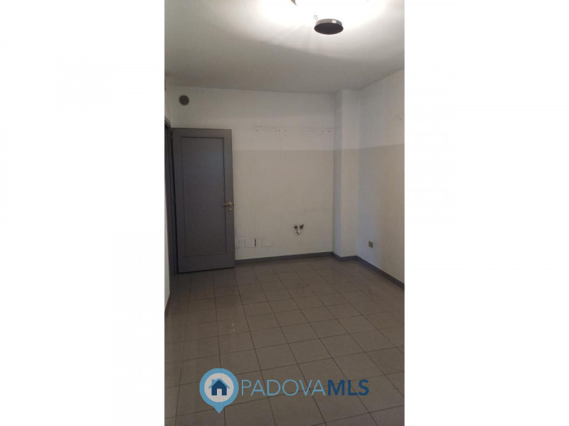 Immobile in esclusiva al Gruppo Padova MLS
In elegante palazzo direzionale di rappresentanza, pro...