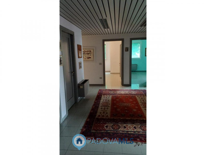 Immobile in esclusiva al Gruppo Padova MLS
In elegante palazzo direzionale di rappresentanza, pro...