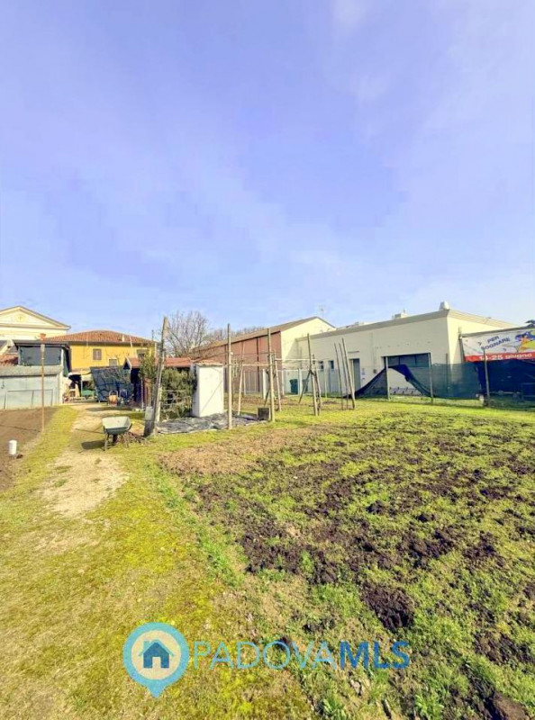 Immobile in esclusiva al Gruppo Padova MLS

Nel cuore del quartiere residenziale di Camin, a poch...