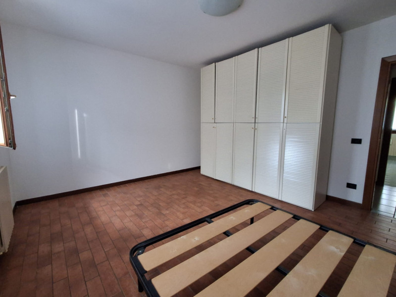 Arre: appartamento al piano terra con giardino esclusivo. Dalla porta d'ingresso entriamo nella s...