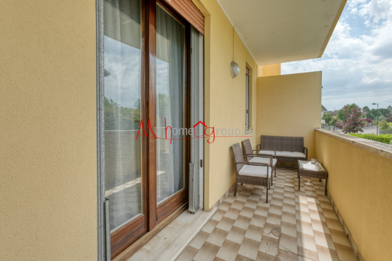 DUE CARRARE (RIF: A0106-R): Nel cuore di Due Carrare, in una zona tranquilla e ben servita, propo...