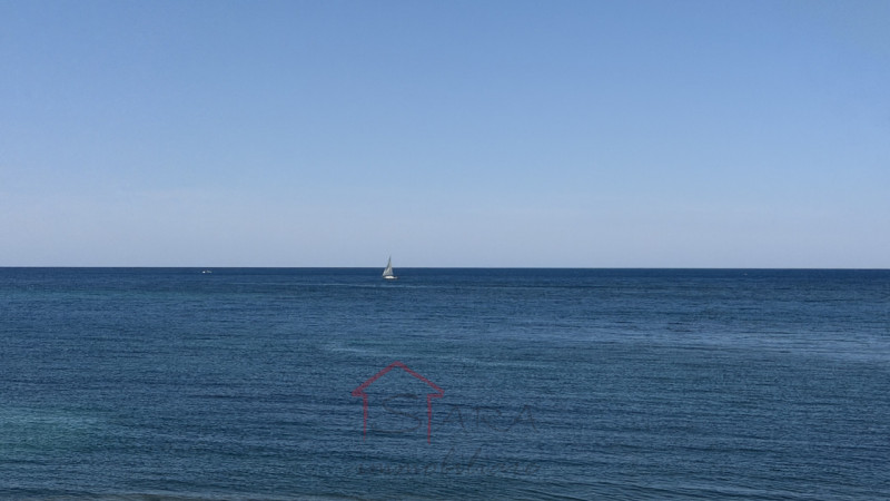 Scopri questa incantevole casa singola in vendita nella splendida zona di Santa Severa, nel comun...