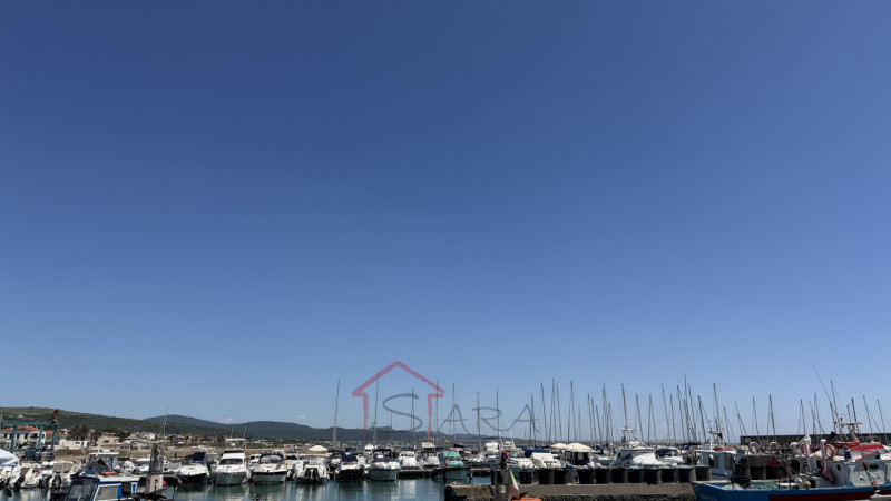 Scopri questa incantevole casa singola in vendita nella splendida zona di Santa Severa, nel comun...