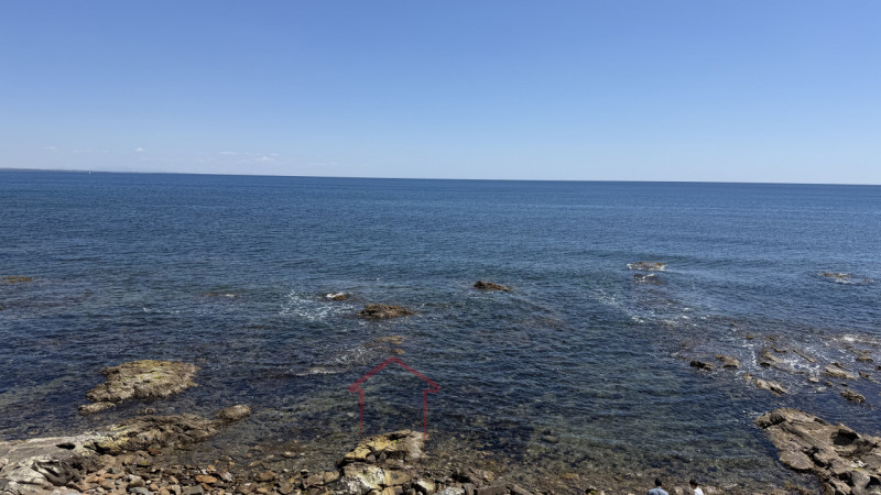 Scopri questa incantevole casa singola in vendita nella splendida zona di Santa Severa, nel comun...