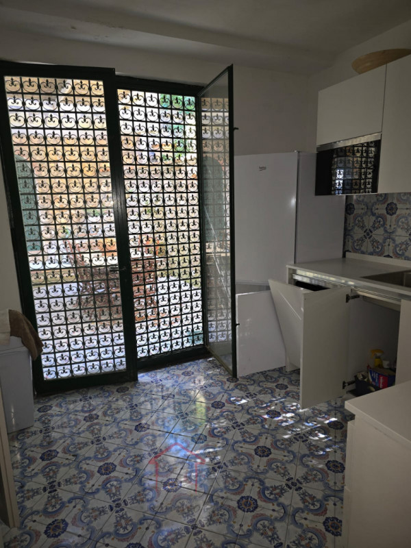 Scopri un'esclusiva opportunità immobiliare nel cuore dell'isola di Capri: una splendida casa sin...
