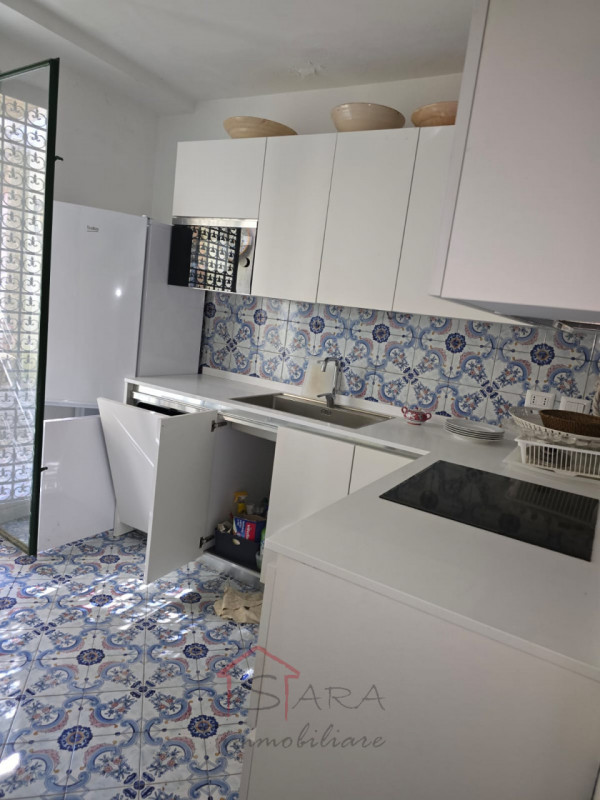 Scopri un'esclusiva opportunità immobiliare nel cuore dell'isola di Capri: una splendida casa sin...