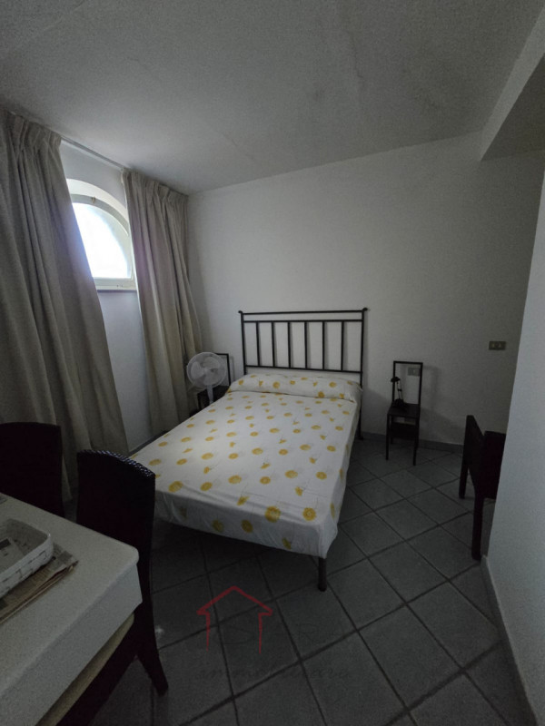Scopri un'esclusiva opportunità immobiliare nel cuore dell'isola di Capri: una splendida casa sin...
