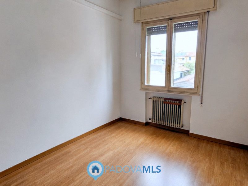Immobile in esclusiva al Gruppo Padova MLS

NOVENTA PADOVANA Centro. Proponiamo un luminoso appar...