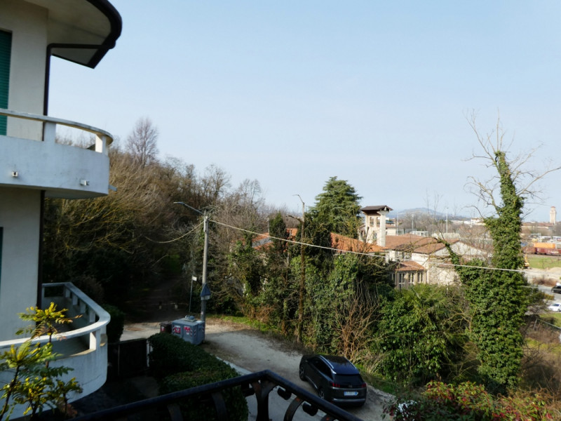 VILLINO SINGOLO DA RISTRUTTURARE IN POSIZIONE SEMICOLLINARE CON GIARDINO E VISTA PANORAMICA – Rif...