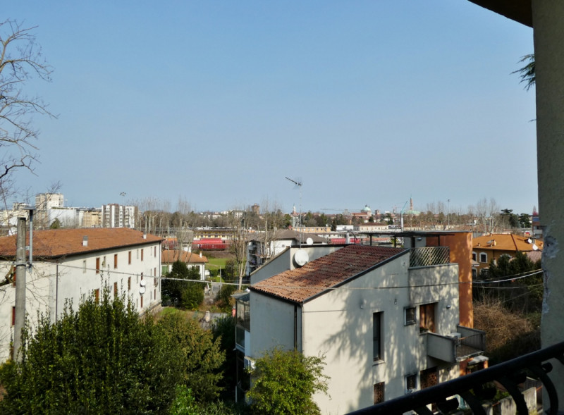 VILLINO SINGOLO DA RISTRUTTURARE IN POSIZIONE SEMICOLLINARE CON GIARDINO E VISTA PANORAMICA – Rif...