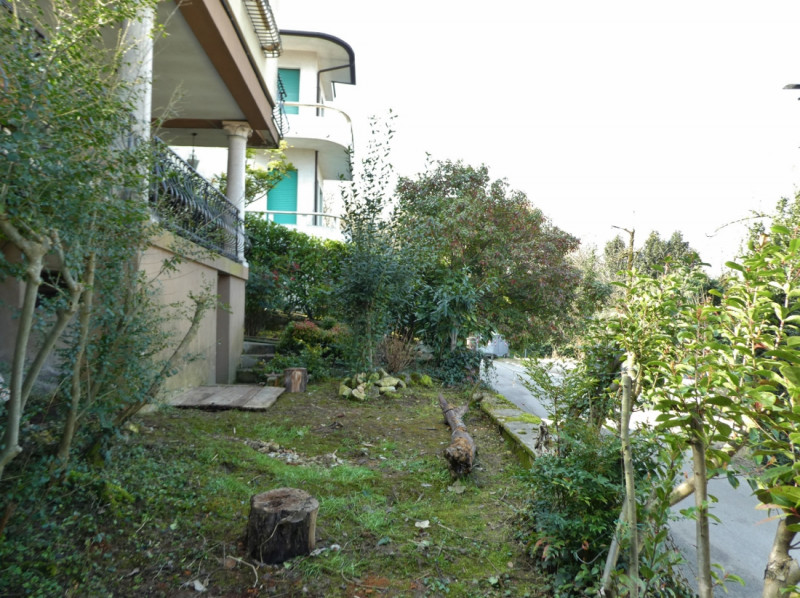 VILLINO SINGOLO DA RISTRUTTURARE IN POSIZIONE SEMICOLLINARE CON GIARDINO E VISTA PANORAMICA – Rif...