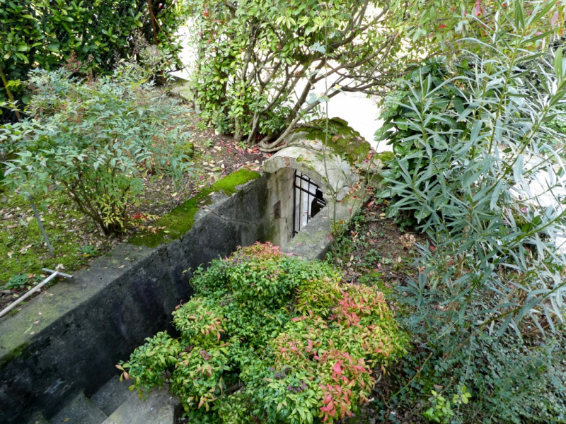VILLINO SINGOLO DA RISTRUTTURARE IN POSIZIONE SEMICOLLINARE CON GIARDINO E VISTA PANORAMICA – Rif...