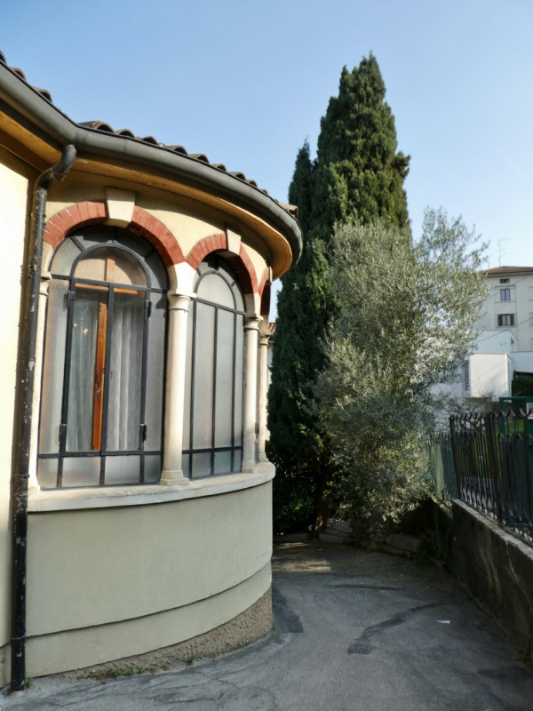 VILLINO SINGOLO DA RISTRUTTURARE IN POSIZIONE SEMICOLLINARE CON GIARDINO E VISTA PANORAMICA – Rif...