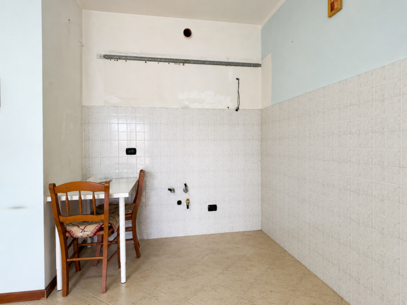 In tranquillo quartiere residenziale di Tencarola, proponiamo appartamento trilocale al piano ria...