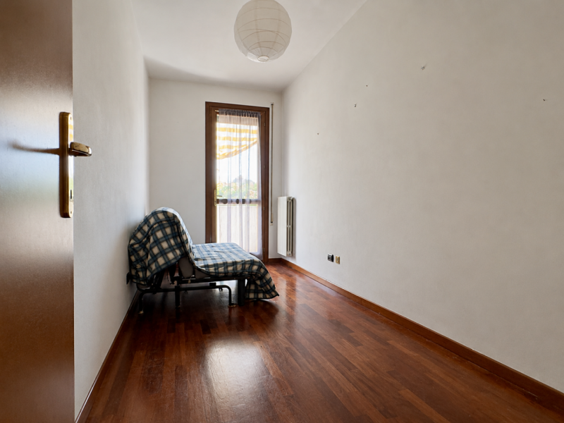 In tranquillo quartiere residenziale di Tencarola, proponiamo appartamento trilocale al piano ria...