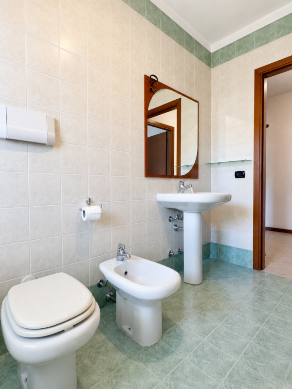 In tranquillo quartiere residenziale di Tencarola, proponiamo appartamento trilocale al piano ria...