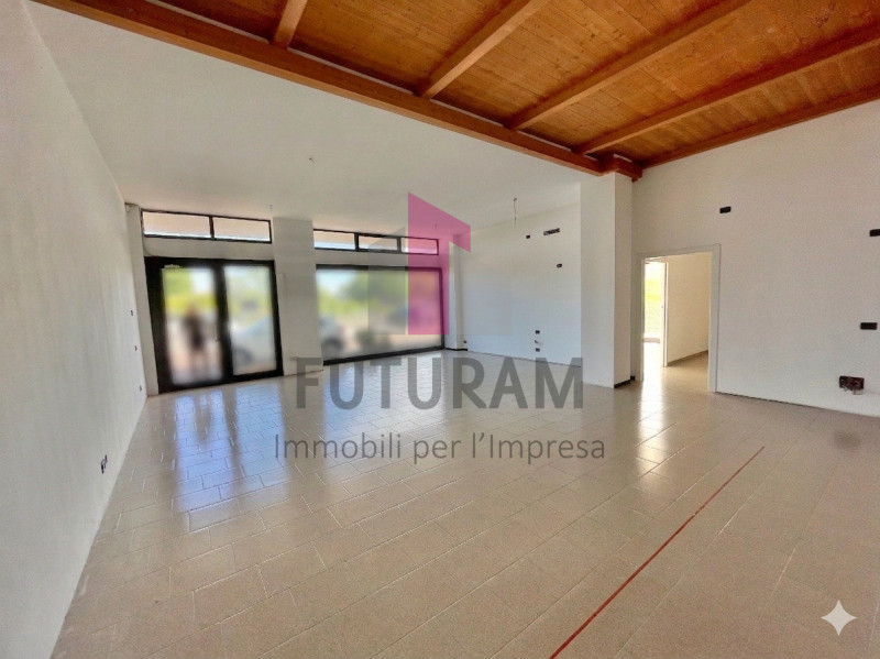 GRUMOLO DELLE ABBADESSE  - 51FIL - PER INFO  0444/310220

Si propone in AFFITTO  un negozio di 13...