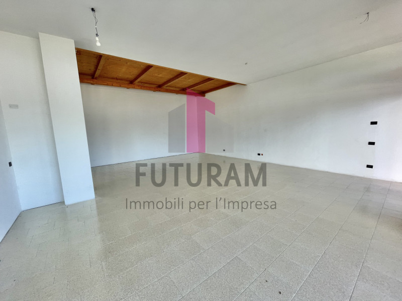 GRUMOLO DELLE ABBADESSE  - 51FIL - PER INFO  0444/310220

Si propone in AFFITTO  un negozio di 13...