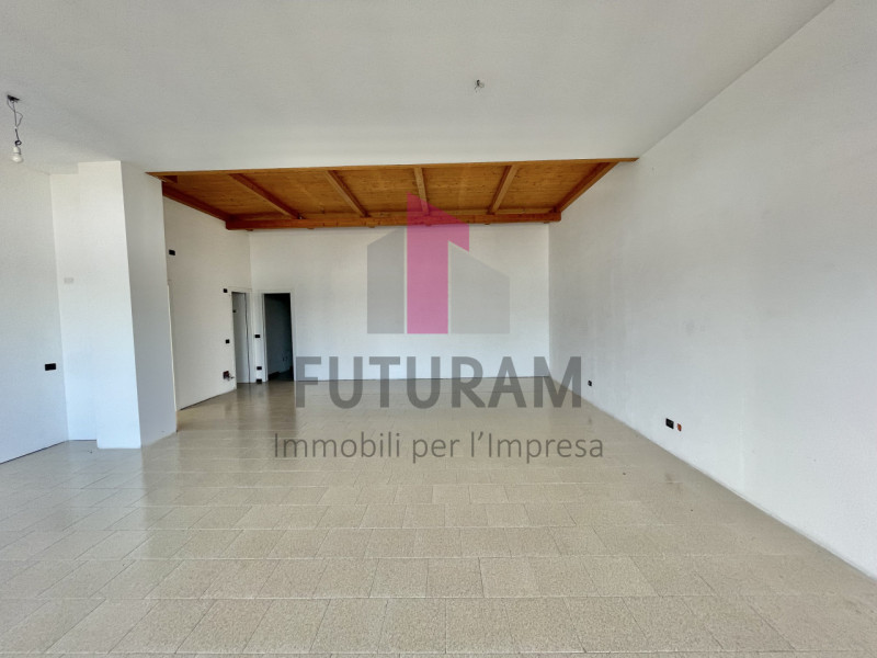 GRUMOLO DELLE ABBADESSE  - 51FIL - PER INFO  0444/310220

Si propone in AFFITTO  un negozio di 13...