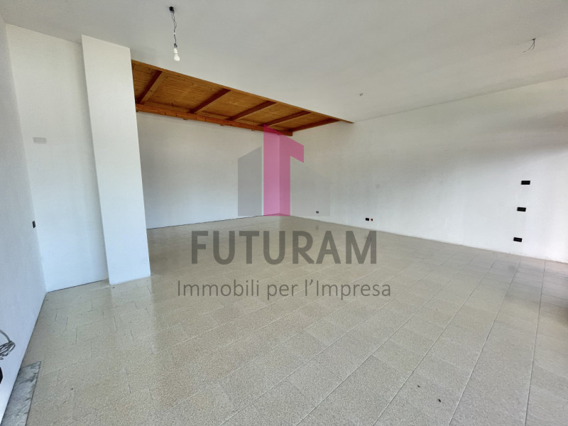 GRUMOLO DELLE ABBADESSE  - 51FIL - PER INFO  0444/310220

Si propone in AFFITTO  un negozio di 13...