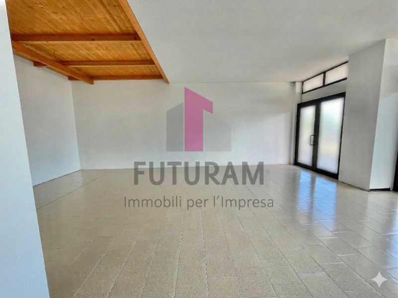GRUMOLO DELLE ABBADESSE  - 51FIL - PER INFO  0444/310220

Si propone in AFFITTO  un negozio di 13...