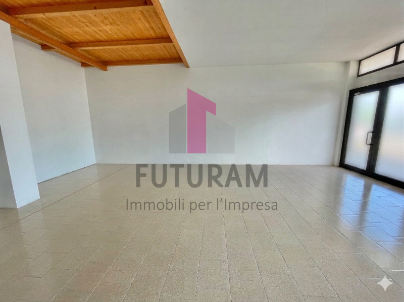 GRUMOLO DELLE ABBADESSE  - 51FIL - PER INFO  0444/310220

Si propone in AFFITTO  un negozio di 13...