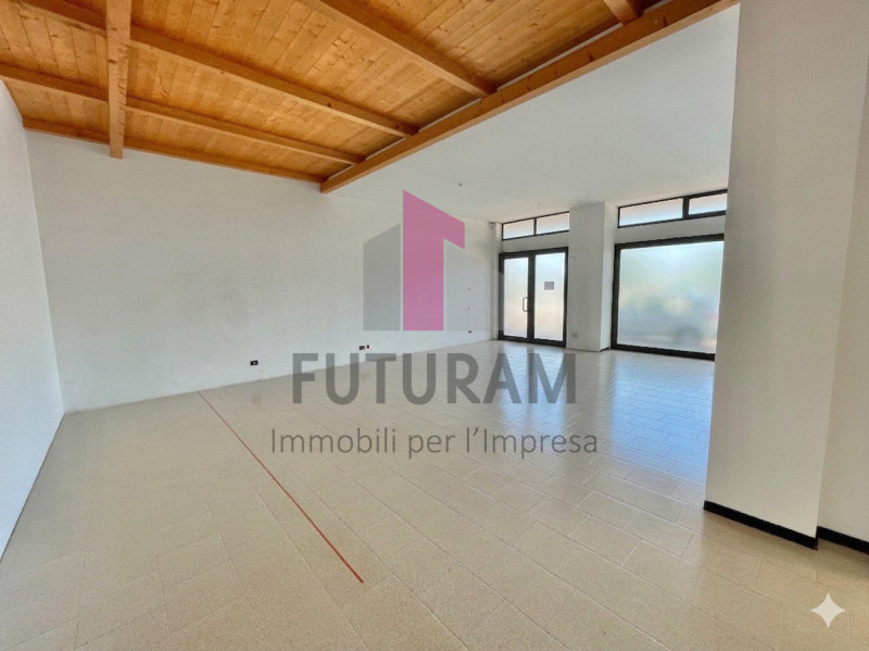 GRUMOLO DELLE ABBADESSE  - 51FIL - PER INFO  0444/310220

Si propone in AFFITTO  un negozio di 13...