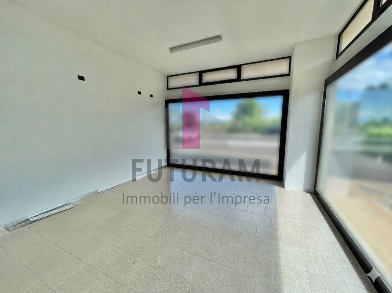 GRUMOLO DELLE ABBADESSE  - 51FIL - PER INFO  0444/310220

Si propone in AFFITTO  un negozio di 13...