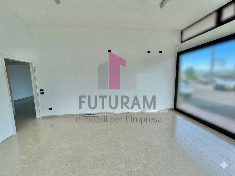 GRUMOLO DELLE ABBADESSE  - 51FIL - PER INFO  0444/310220

Si propone in AFFITTO  un negozio di 13...
