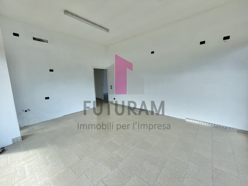 GRUMOLO DELLE ABBADESSE  - 51FIL - PER INFO  0444/310220

Si propone in AFFITTO  un negozio di 13...