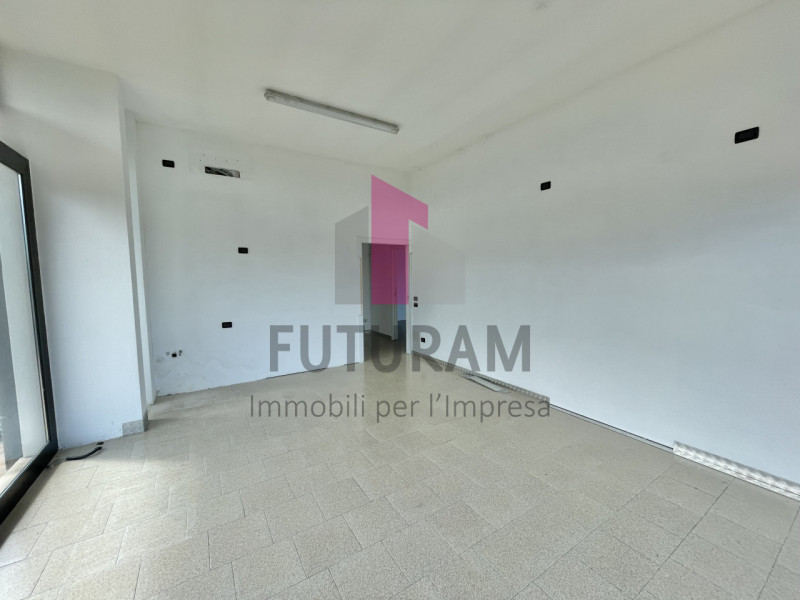 GRUMOLO DELLE ABBADESSE  - 51FIL - PER INFO  0444/310220

Si propone in AFFITTO  un negozio di 13...