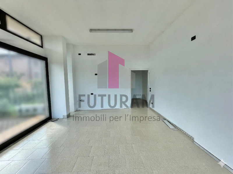 GRUMOLO DELLE ABBADESSE  - 51FIL - PER INFO  0444/310220

Si propone in AFFITTO  un negozio di 13...