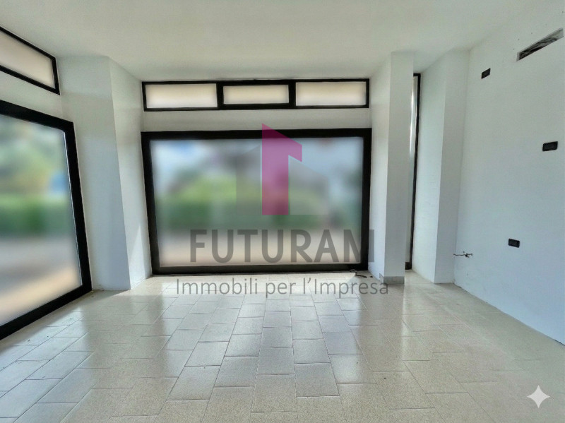 GRUMOLO DELLE ABBADESSE  - 51FIL - PER INFO  0444/310220

Si propone in AFFITTO  un negozio di 13...