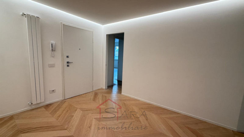 Sara Immobiliare propone in vendita un raffinato appartamento di 173 mq situato nel centro storic...