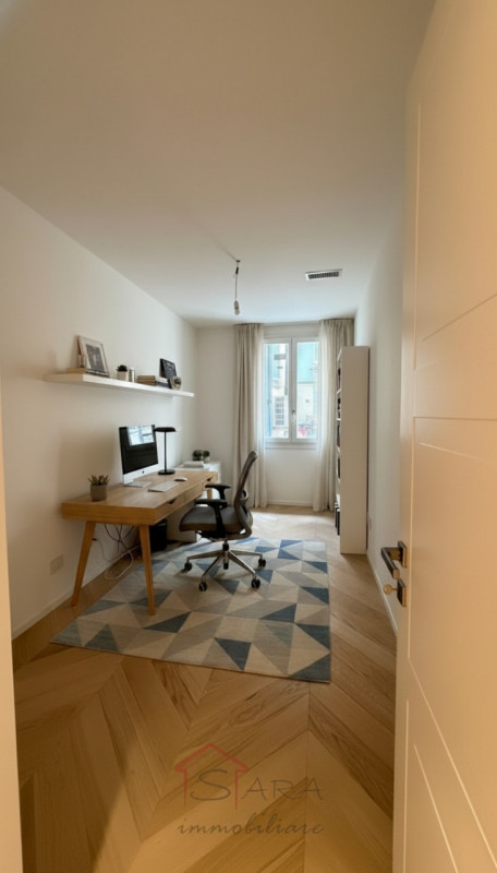 Sara Immobiliare propone in vendita un raffinato appartamento di 173 mq situato nel centro storic...