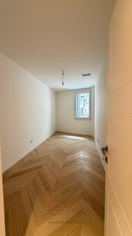 Sara Immobiliare propone in vendita un raffinato appartamento di 173 mq situato nel centro storic...