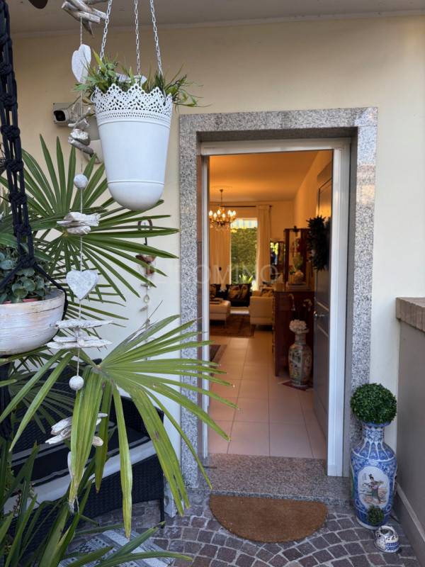 In centro a Fiesso D'artico, in zona tranquilla e residenziali comoda ai principali servizi, disp...