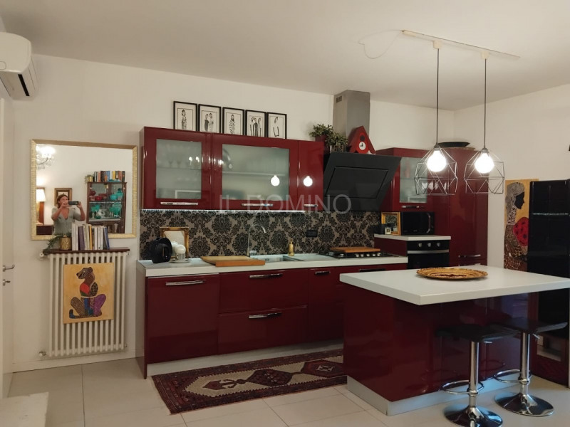 In centro a Fiesso D'artico, in zona tranquilla e residenziali comoda ai principali servizi, disp...