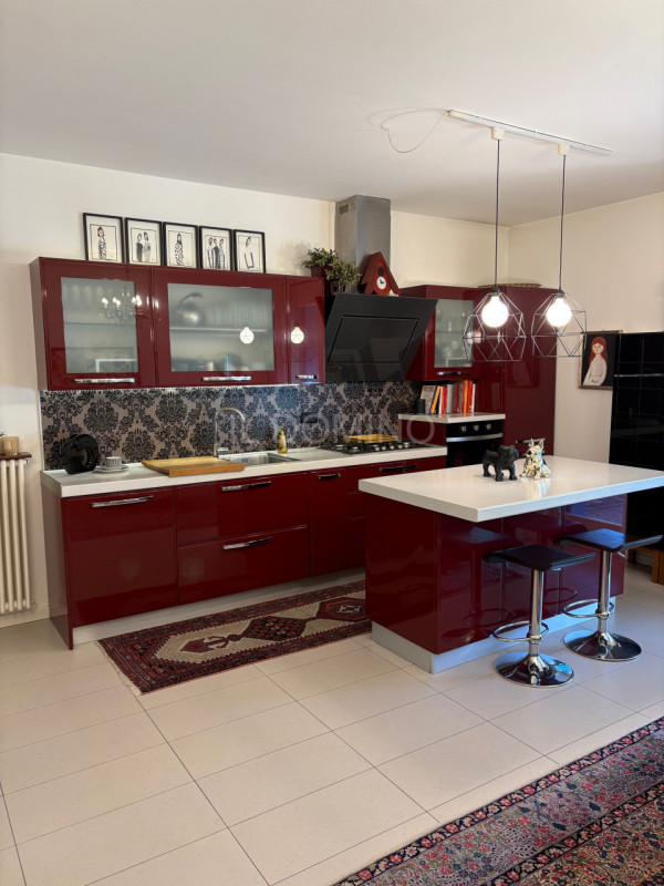 In centro a Fiesso D'artico, in zona tranquilla e residenziali comoda ai principali servizi, disp...