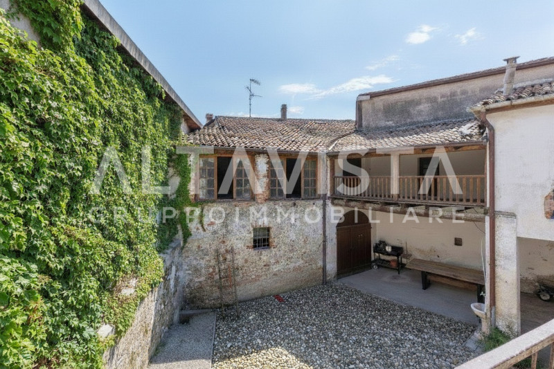 Rustico/Casale in Vendita a Brescia