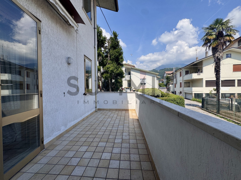 SCHIO – SS TRINITA’: interessante CASA A SCHIERA DI TESTA  completamente autonoma. Grande terrazz...