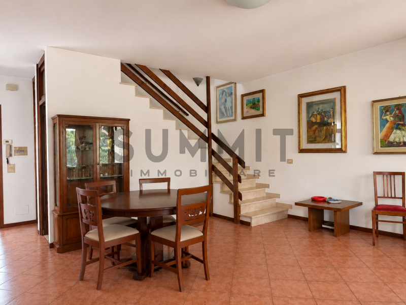 SCHIO – SS TRINITA’: interessante CASA A SCHIERA DI TESTA  completamente autonoma. Grande terrazz...