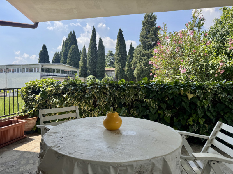 SCHIO – SS TRINITA’: interessante CASA A SCHIERA DI TESTA  completamente autonoma. Grande terrazz...