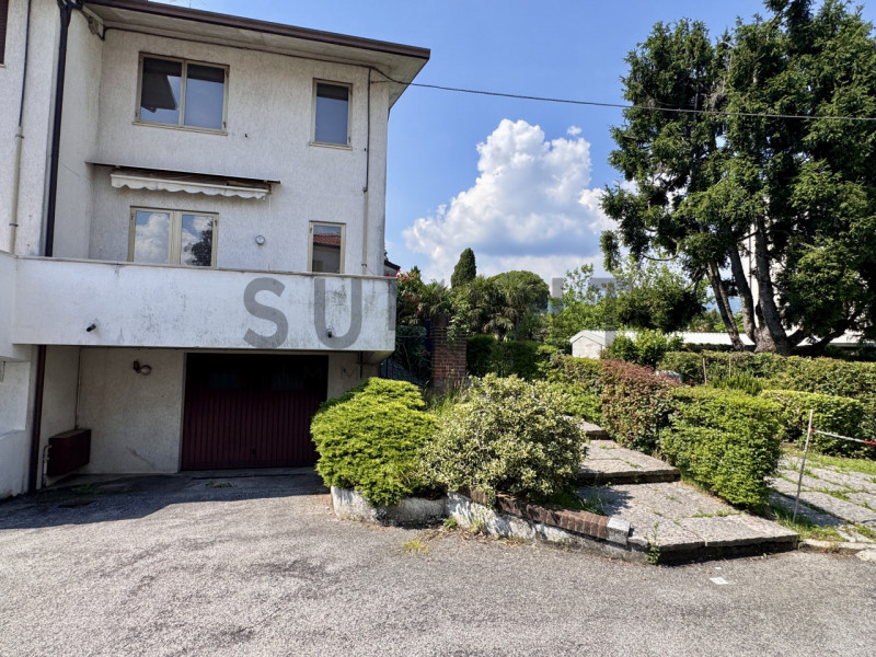 SCHIO – SS TRINITA’: interessante CASA A SCHIERA DI TESTA  completamente autonoma. Grande terrazz...