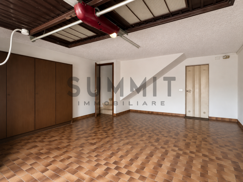SCHIO – SS TRINITA’: interessante CASA A SCHIERA DI TESTA  completamente autonoma. Grande terrazz...