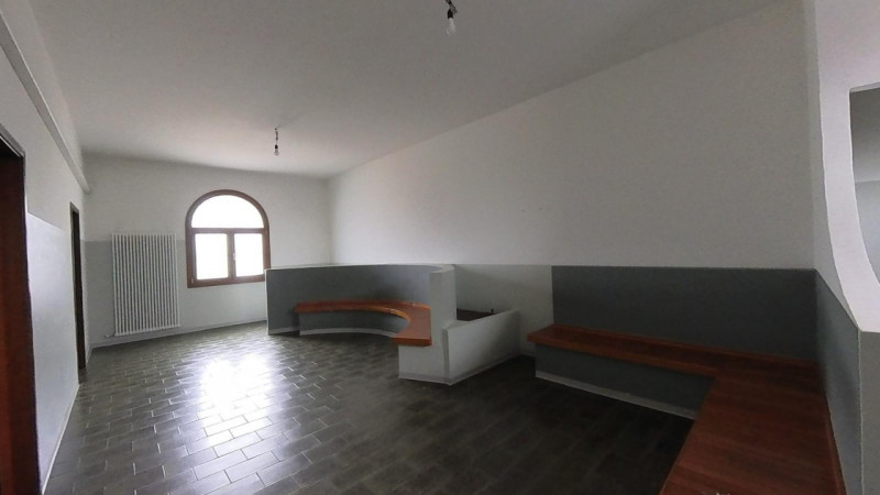 Scopri un'opportunità unica nel cuore di Monselice! Ufficio spazioso, con una superficie di 117 m...