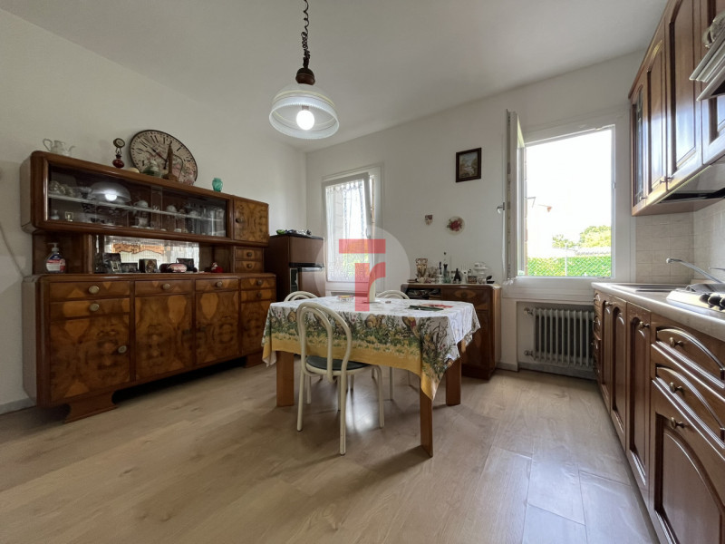 In zona Due palazzi, a Padova, viene proposta in vendita porzione di bifamiliare in verticale sit...