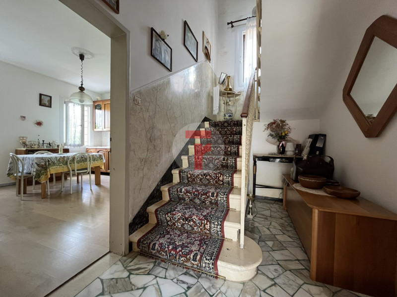 In zona Due palazzi, a Padova, viene proposta in vendita porzione di bifamiliare in verticale sit...
